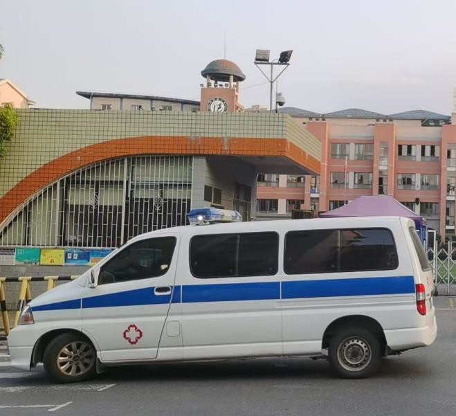 北海救护车出租护送骨折病人一公里多少钱